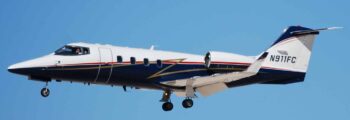 Jet privé Learjet 75 survolant New-York
