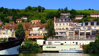 Ενοικίαση ελικοπτέρου για το La Côte Saint-Jacques στη Joigny