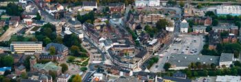 location jet privé : vue aérienne côte, eau turquoise