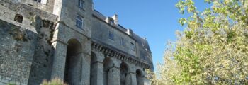 Châteauroux – Vue aérienne des champs et verdure.