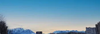 vue sur mer et montagnes